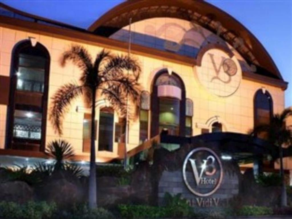 V3 Hotel Surabaya Exterior foto