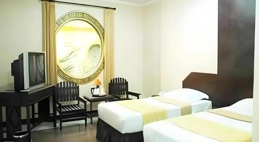 V3 Hotel Surabaya Exterior foto